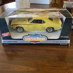 American muscle 1969 Camero ss396 1/18 scale